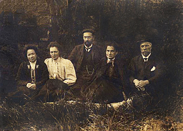 Слева на право: А. И. Шингарёва, М. Н. Хрущова, К. Г. Хрущов,<BR> крайний - Ф. И. Хрущов (врач, зем. и обществ. деятель)